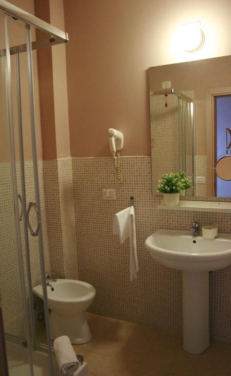 A bathroom at Ankon Hotel