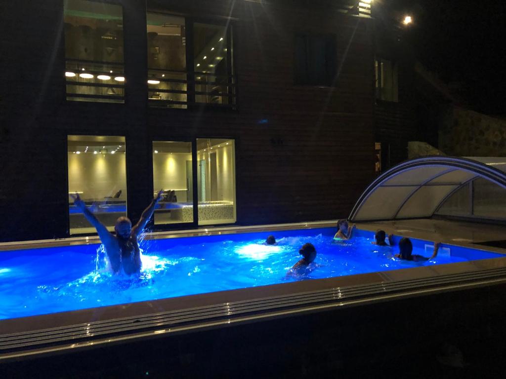 Bazén v ubytování Hotel GoodAura nebo v jeho okolí