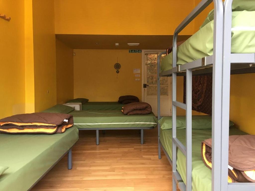 two bunk beds in a small room at Albergue Azabache in Santiago de Compostela