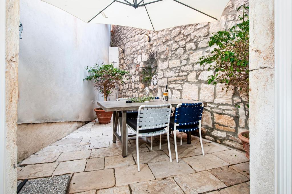 Dal Pescatore - One-Bedroom Apartment With Patio