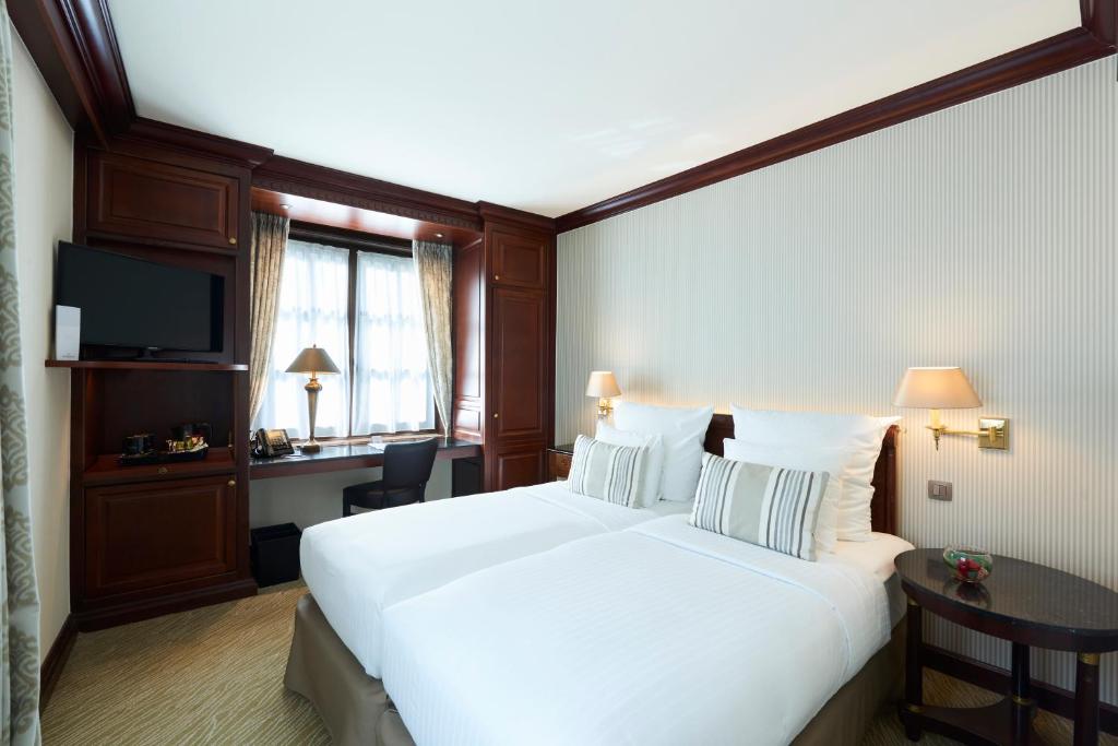 Postel nebo postele na pokoji v ubytování Warwick Grand-Place Brussels
