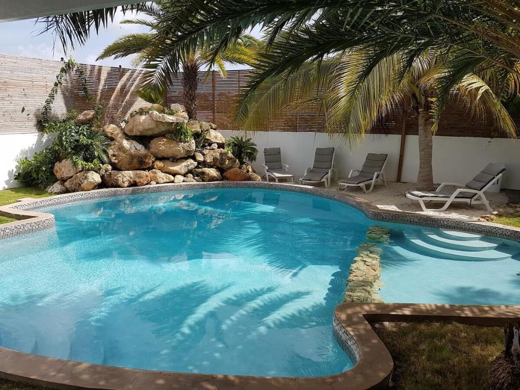Bazén v ubytování A1 APARTMENT budget at JAN THIEL Curacao nebo v jeho okolí