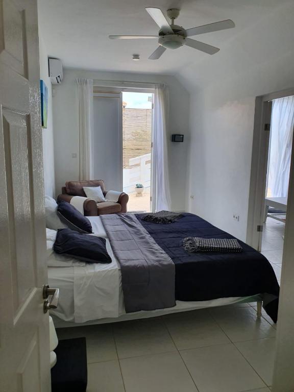 Postel nebo postele na pokoji v ubytování A1 APARTMENT budget at JAN THIEL Curacao