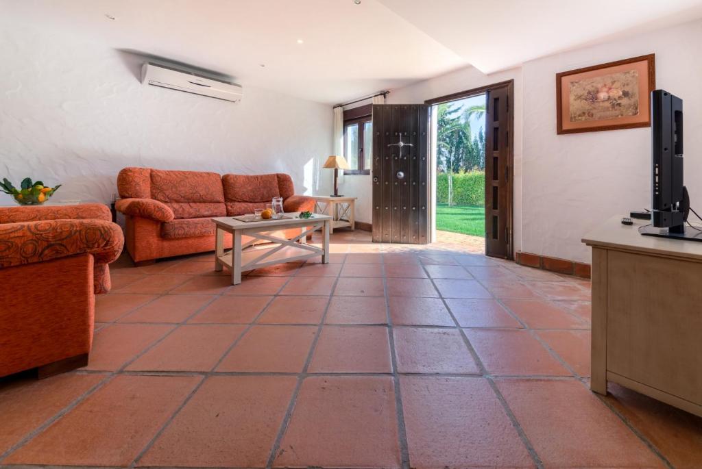 Posedenie v ubytovaní Hacienda Roche Viejo