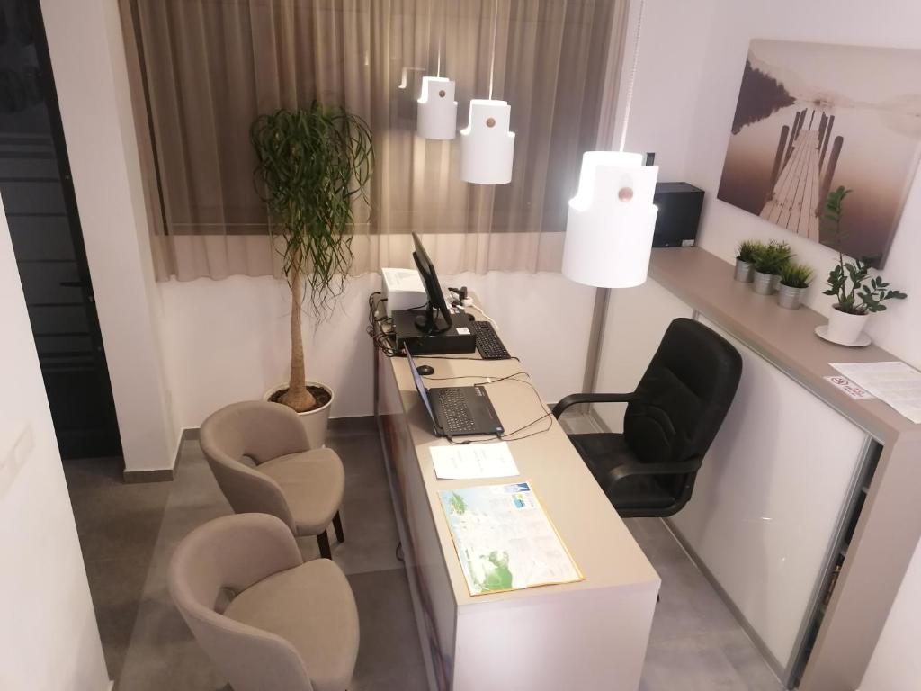 Televízia a/alebo spoločenská miestnosť v ubytovaní Luxury Rooms Pino