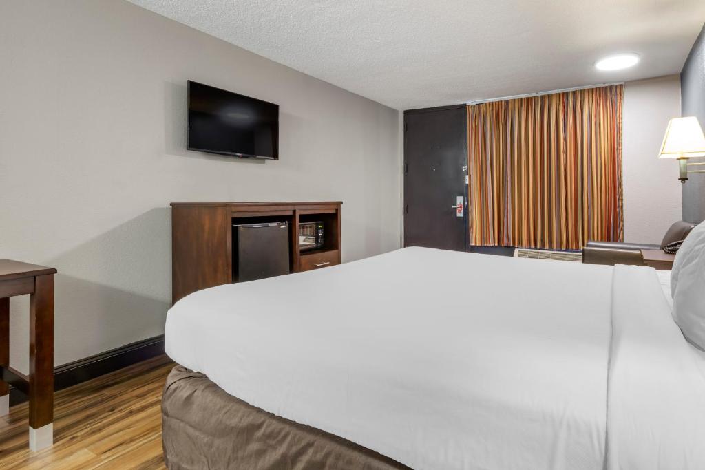 Econo Lodge - King Room - Non Fumatori