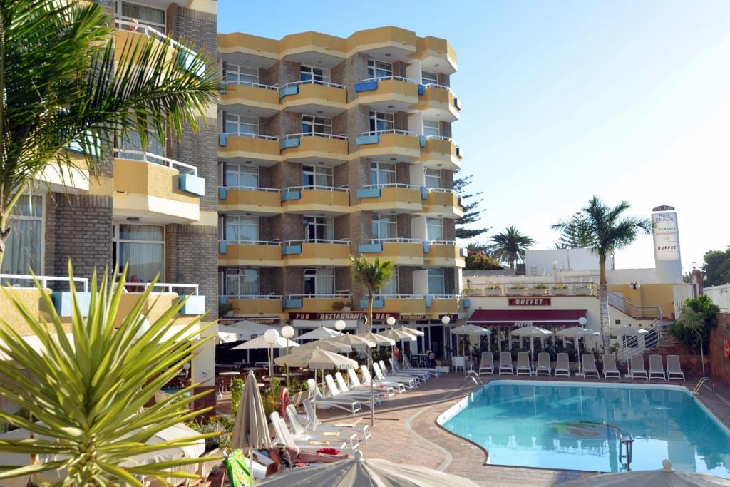 Bazén v ubytování Hotel LIVVO Veril Playa nebo v jeho okolí