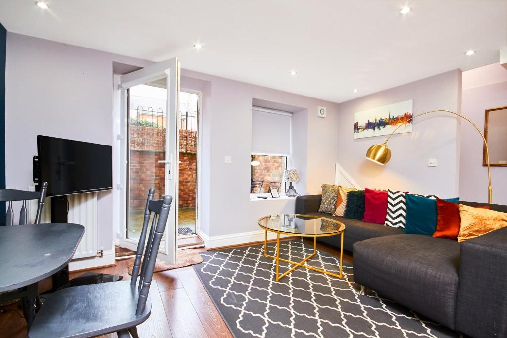a living room with a couch and a table at Newcastle Treasure - sleeps 4 in Newcastle upon Tyne