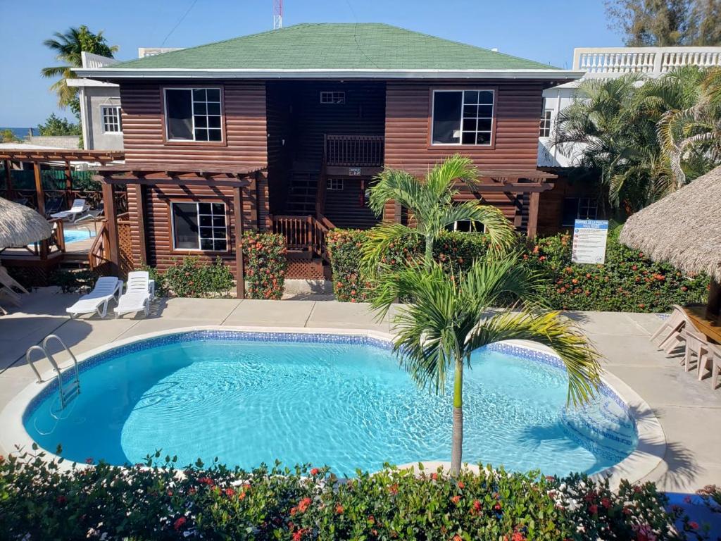 Bazén v ubytování Hotel Playa Caribe nebo v jeho okolí