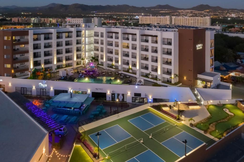 Gallery image of Medano Hotel and Spa in Cabo San Lucas