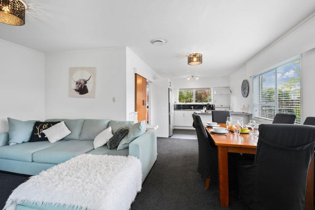 Gallery image of Archie's Beach Bach - Orewa Accommodation in Orewa