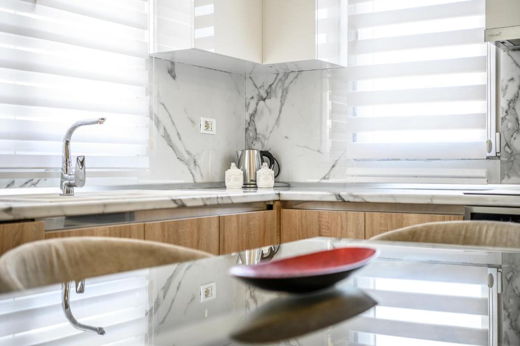 Miku Apartments-LUXURY City View at Wilson Square - Image 3