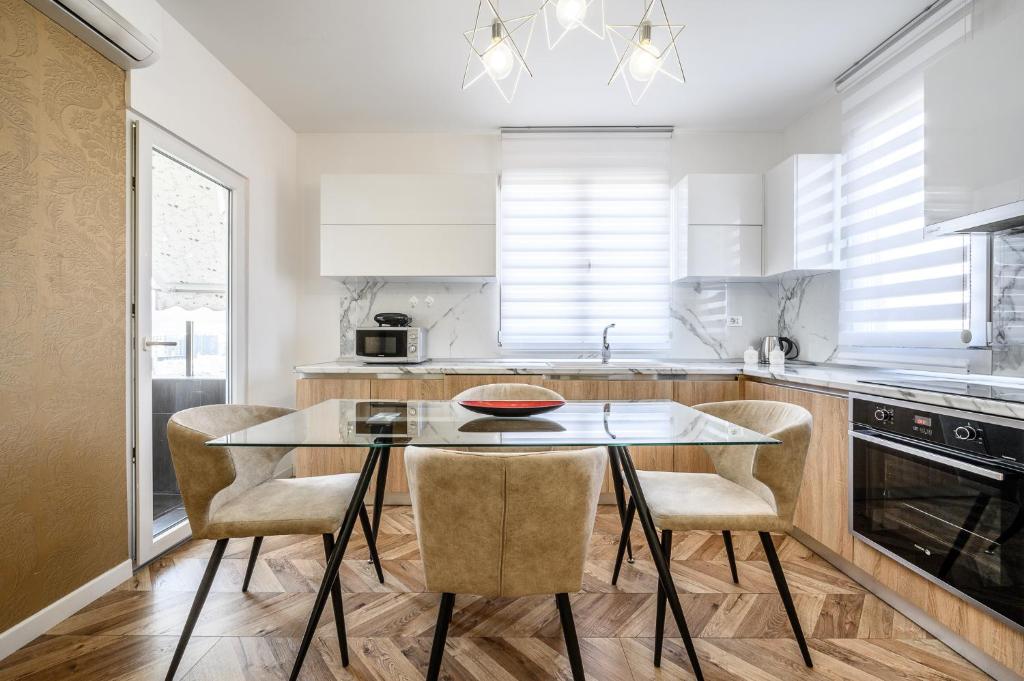 Miku Apartments-LUXURY City View at Wilson Square - Image 8