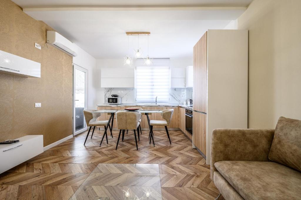 Miku Apartments-LUXURY City View at Wilson Square - Image 9