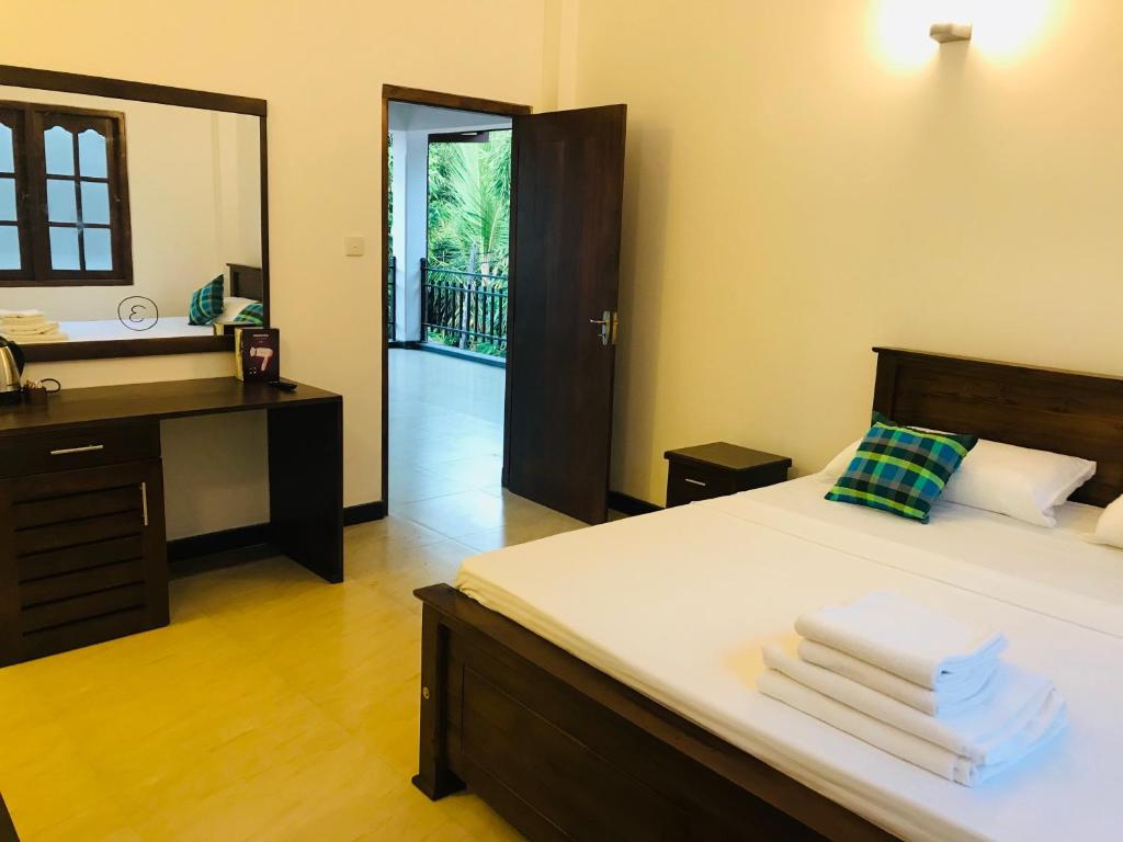 Postel nebo postele na pokoji v ubytování Ravan Resort Tangalle