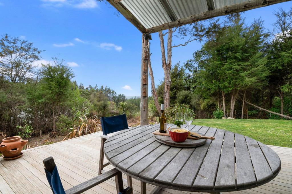 Zahrada ubytování Hillside Hideaway - Kaiteriteri Holiday Home