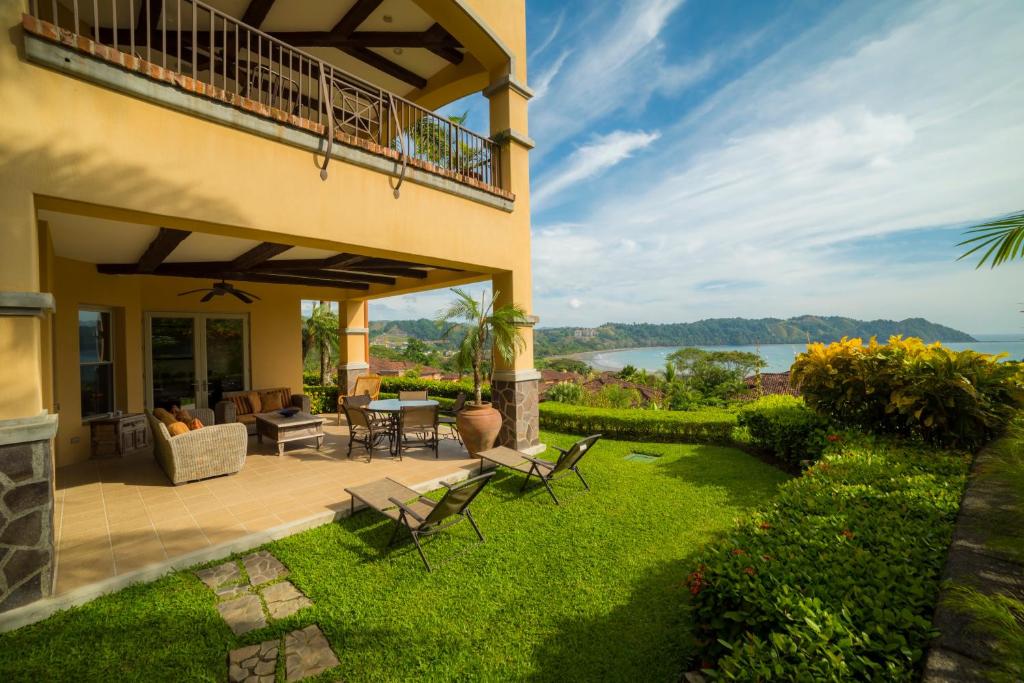 Casa con patio con vistas al agua en Los Suenos Resort Marbella 1E by Stay in CR, en Herradura
