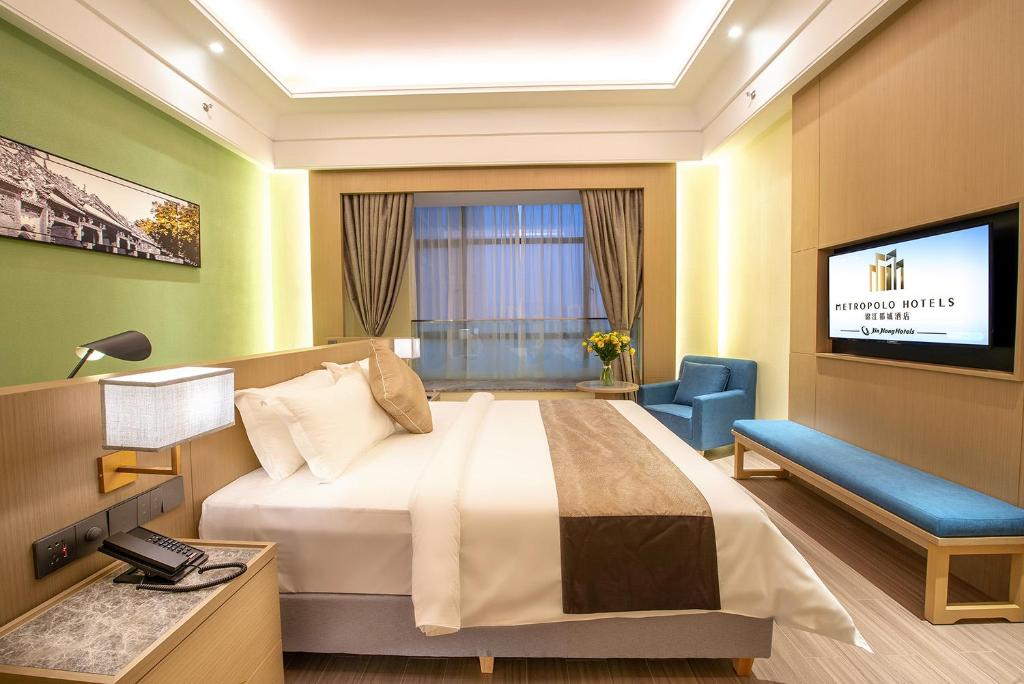 TV a/nebo společenská místnost v ubytování Metropolo Hotel-Guangzhou baiyunzhan jiangnan market canton fair phase free shuttle bus