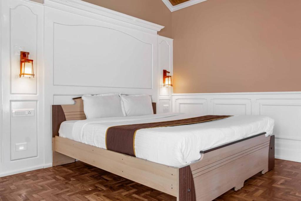 Postel nebo postele na pokoji v ubytování Pine View Stay Ooty