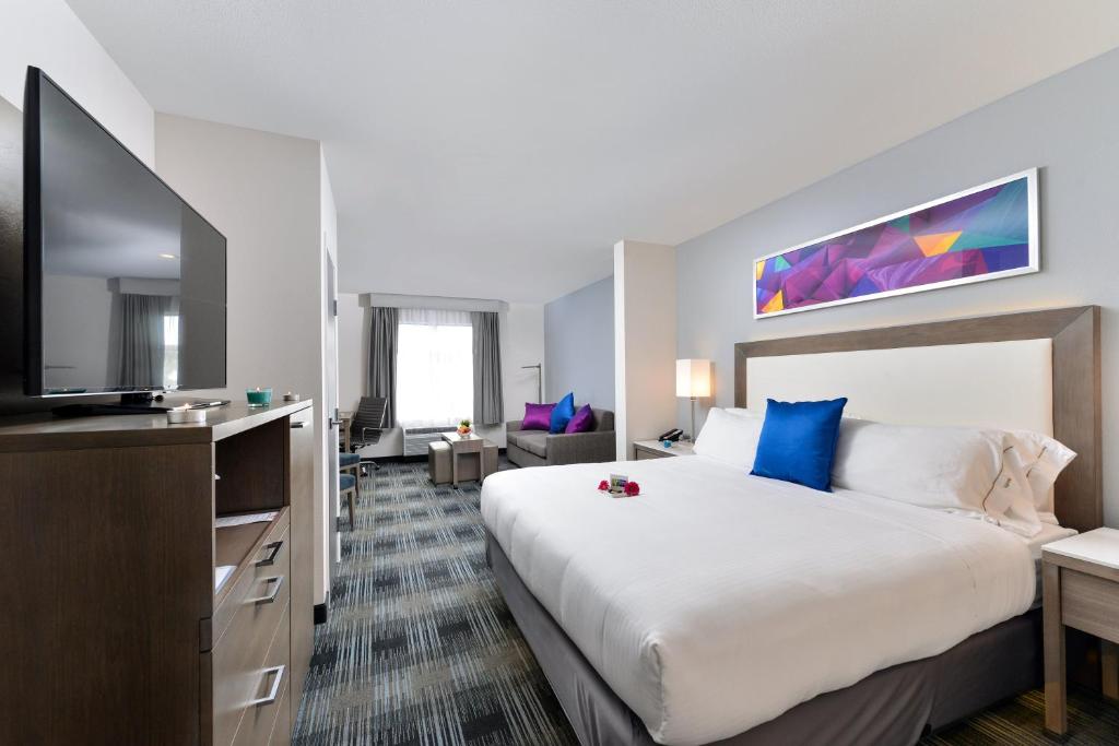 Holiday Inn Express & Suites San Diego - Mission Valley by IHG photo