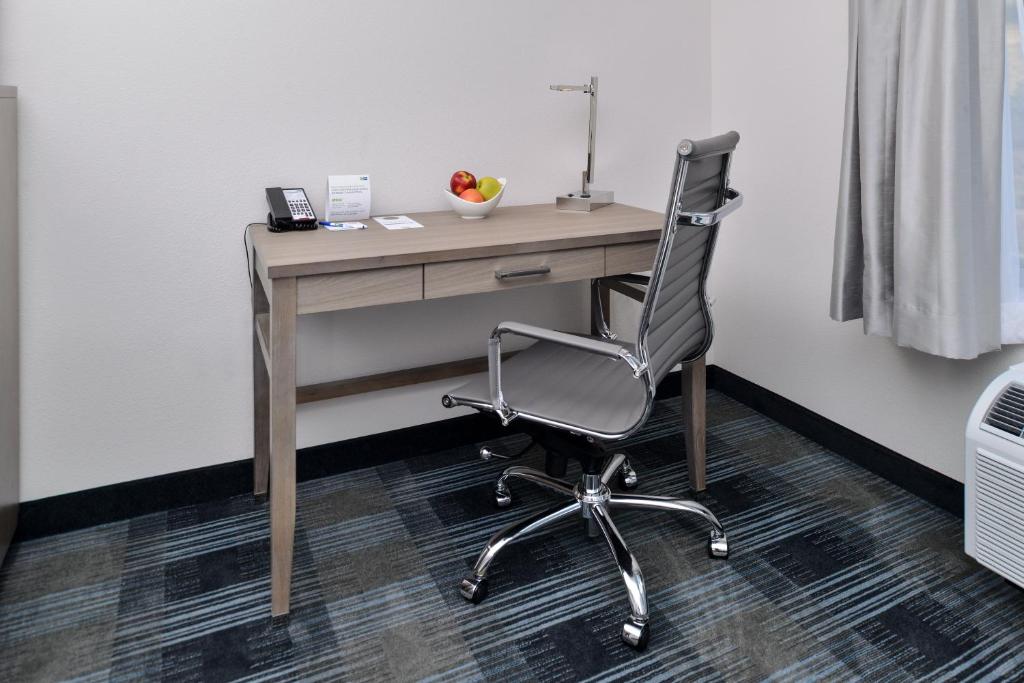 Holiday Inn Express & Suites San Diego - Mission Valley by IHG photo
