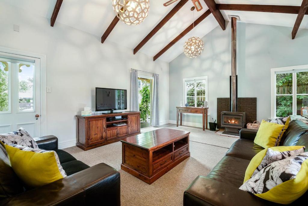 Central Peach - Queenstown Holiday Home - Housity