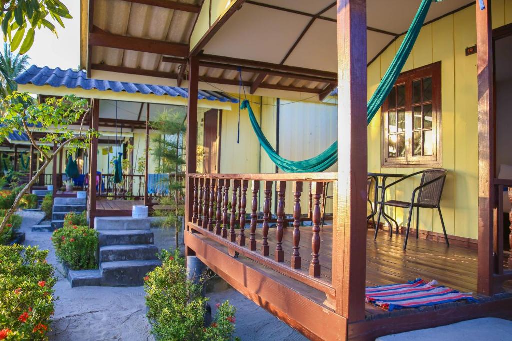 Laemson Resort Room