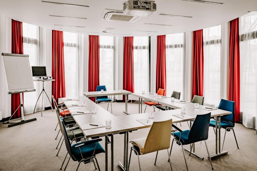 Vienna House Easy by Wyndham München - Resim 42