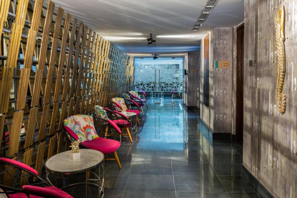 Posezení v ubytování Savoy Hotel Boracay Newcoast