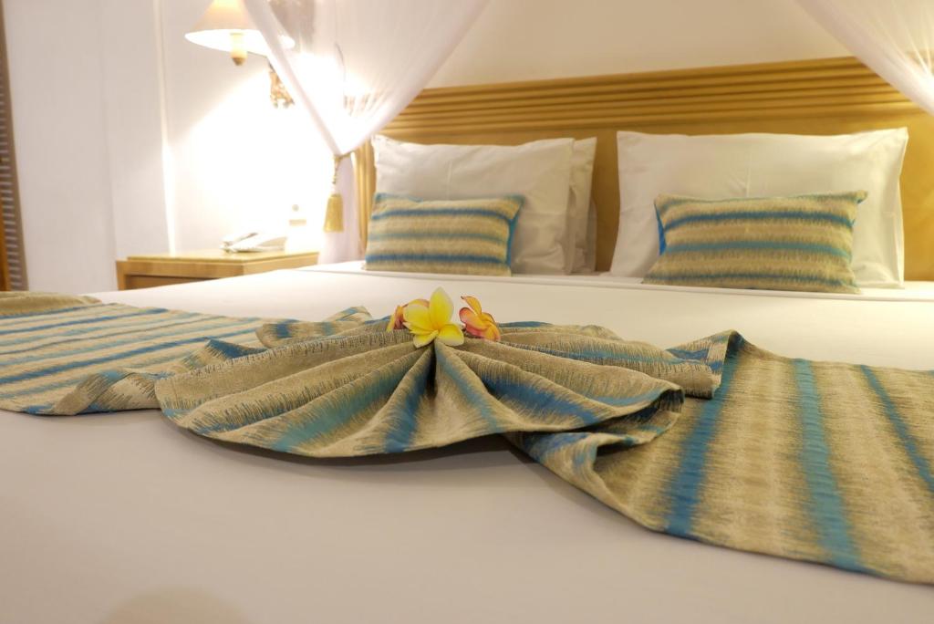 Postel nebo postele na pokoji v ubytování Seminyak Paradiso Hotel