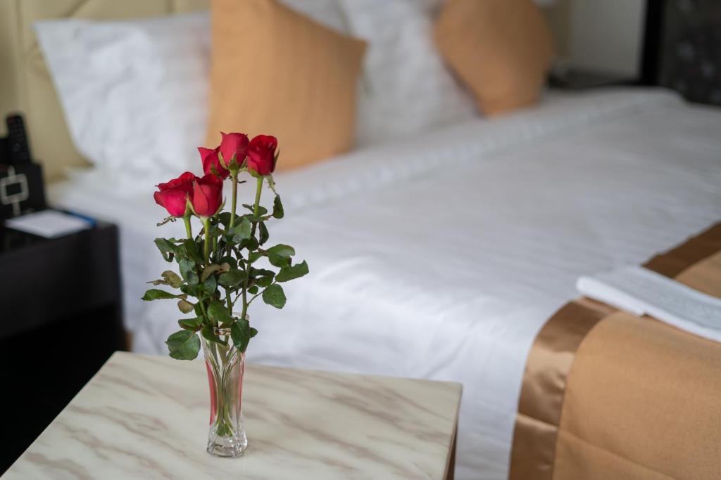 Postel nebo postele na pokoji v ubytování Hotel Sanchaung
