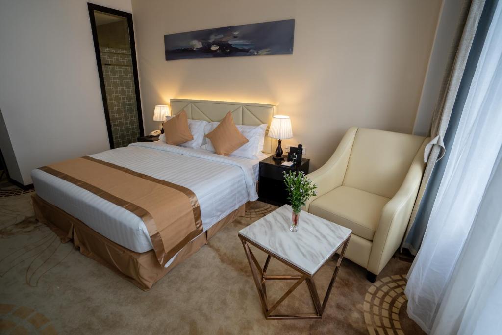 Postel nebo postele na pokoji v ubytování Hotel Sanchaung