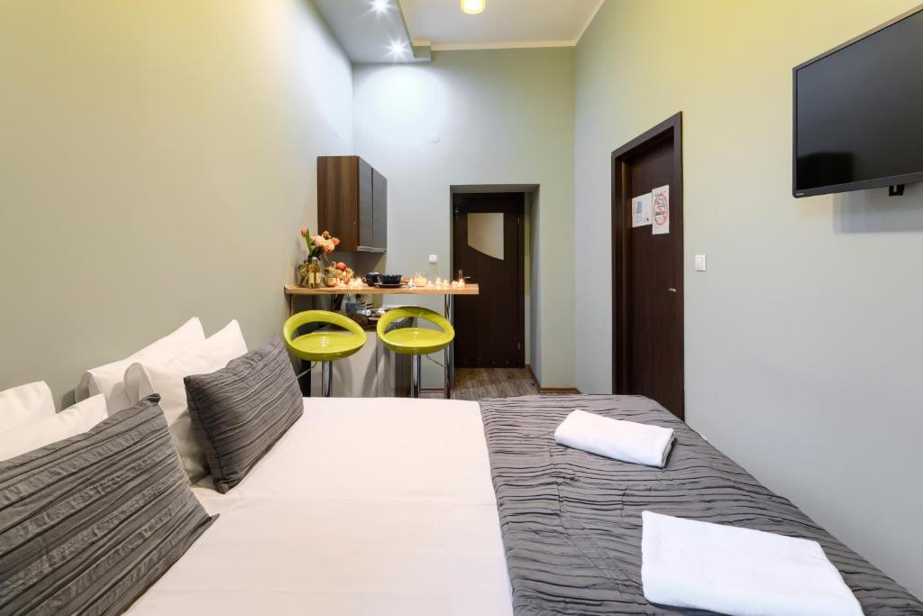 PLATINUM SUITES