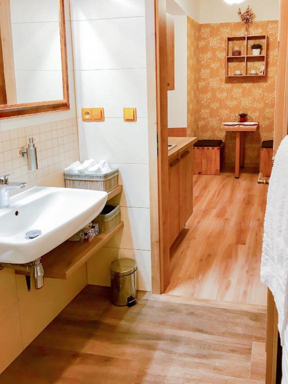 Golden Wood Apartments - 11