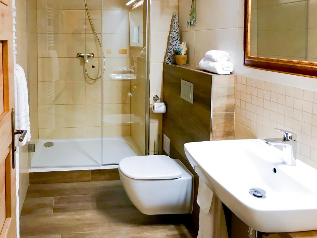 Golden Wood Apartments - 12