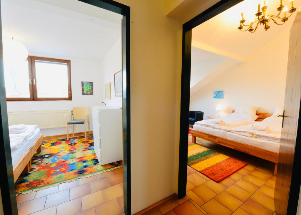 Posteľ alebo postele v izbe v ubytovaní Charming Attic Apartment near Messe Wien and Center