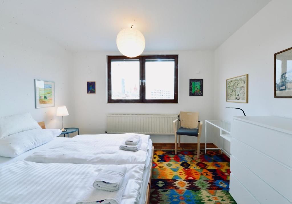 Posteľ alebo postele v izbe v ubytovaní Charming Attic Apartment near Messe Wien and Center