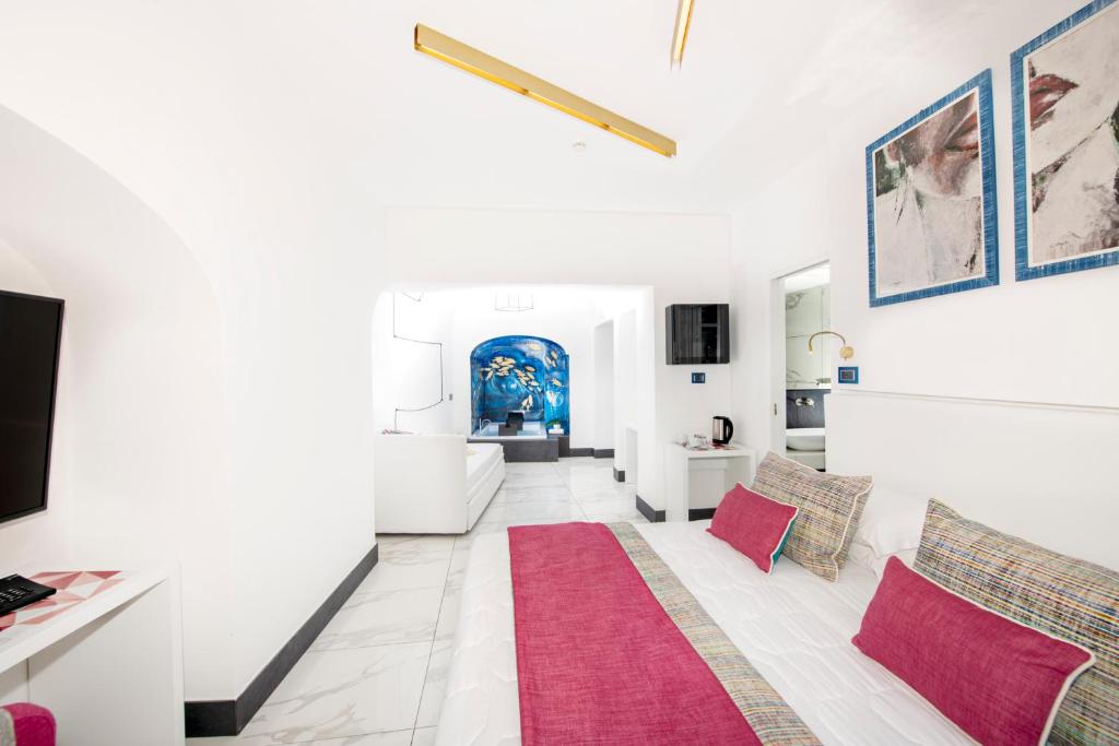 TV a/nebo společenská místnost v ubytování Positano Art Hotel Pasitea