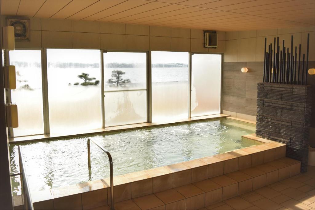 Bazén v ubytování The Gran Resort Amanohashidate nebo v jeho okolí