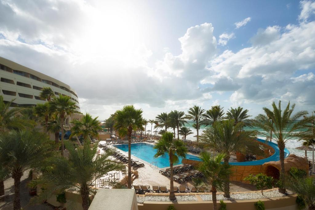 Bassein majutusasutuses Occidental Sharjah Grand või selle lähedal