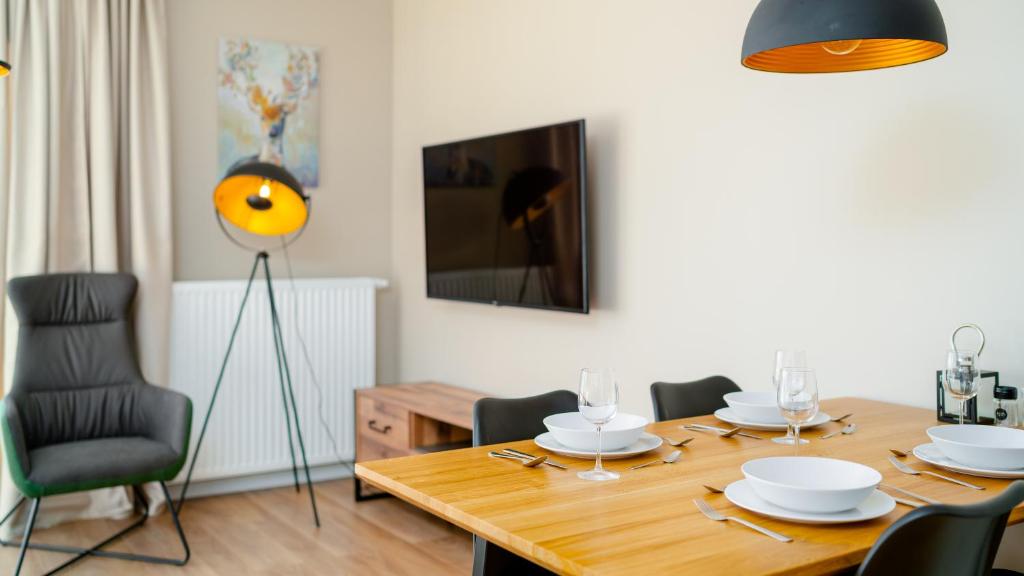 Televízia a/alebo spoločenská miestnosť v ubytovaní Apartamenty EverySky - Izerska 8