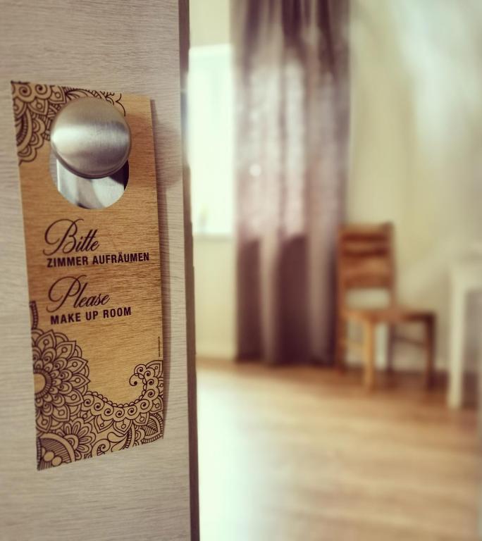 Certifikát, hodnocení, plakát nebo jiný dokument vystavený v ubytování Lutz Motel