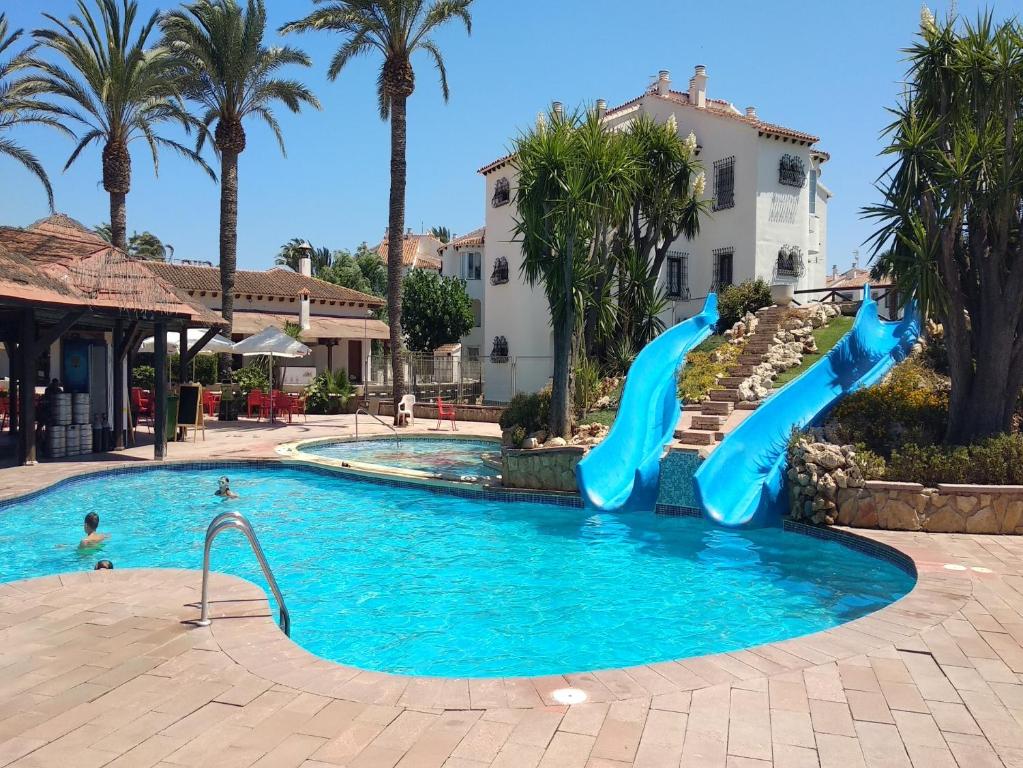 Villa 2 hab cerca piscina toboganes. wifi gratis, Denia ...