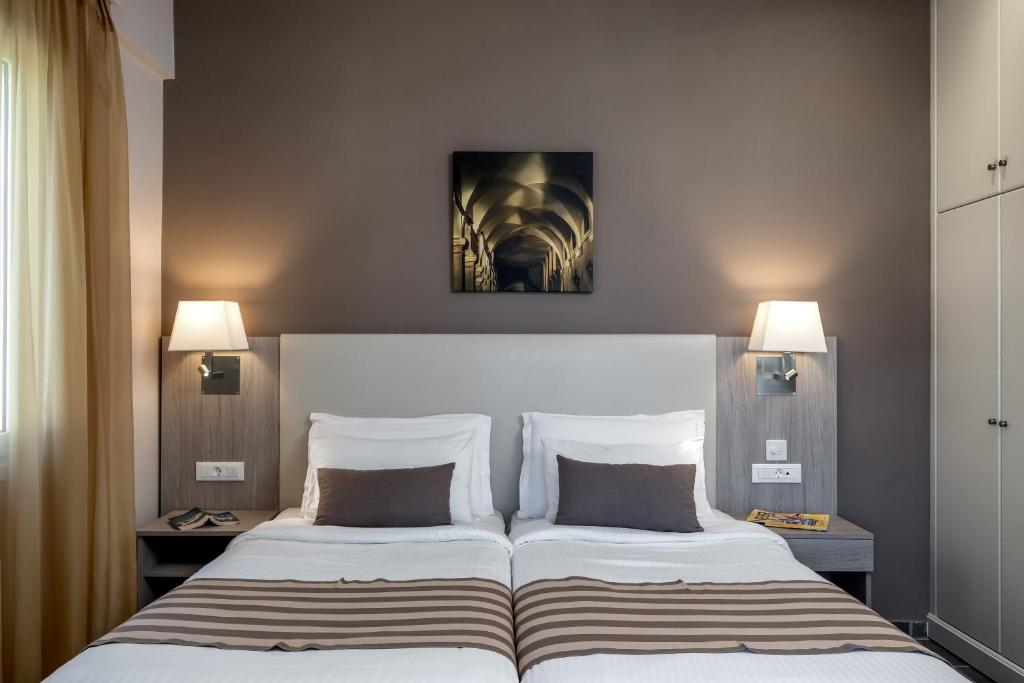 Postel nebo postele na pokoji v ubytování Acharavi Beach Hotel