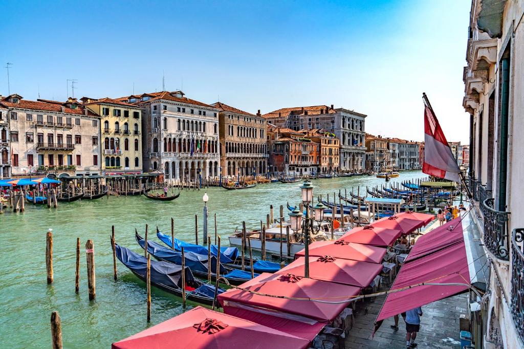 Ca' Fornoni Grand Canal