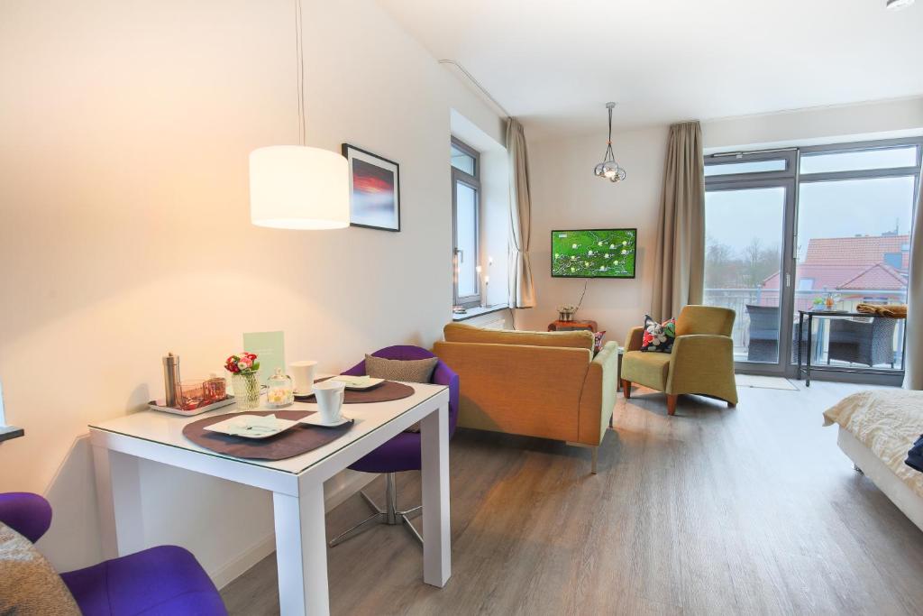 TV a/nebo společenská místnost v ubytování Appartements Villa Schwanenteich