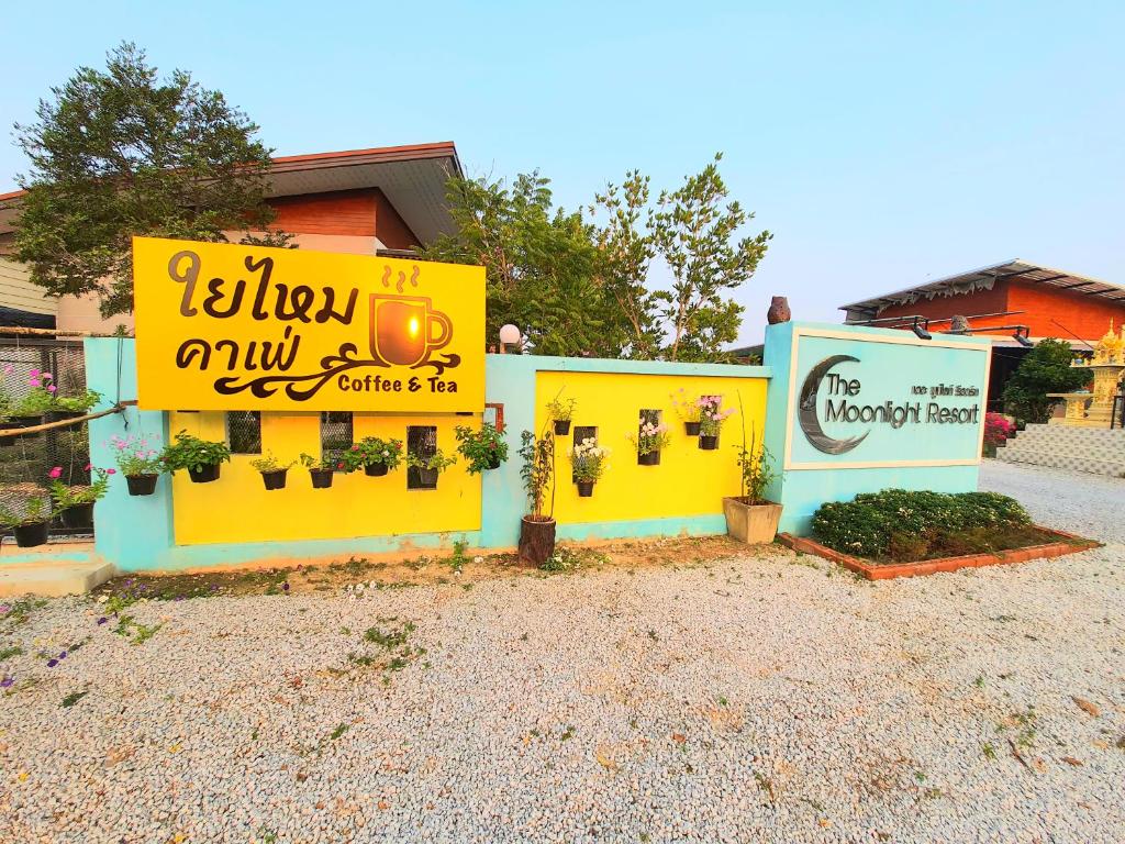 The Moonlight Resortに飾ってある許可証、賞状、看板またはその他の書類