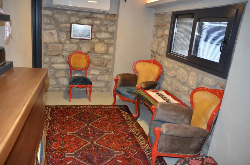 Khu vực ghế ngồi tại Ephesus Hostel