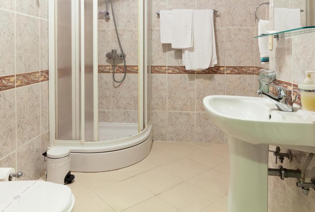 Koupelna v ubytování Hotel Sunce Sarajevo Vogosca