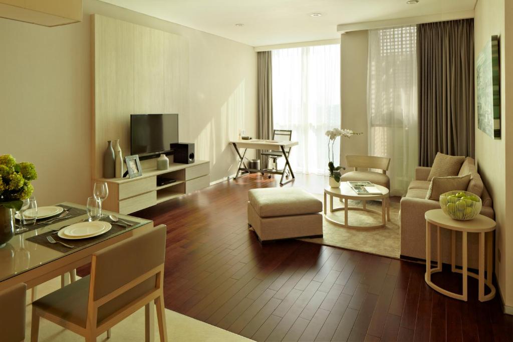 TV a/nebo společenská místnost v ubytování Fraser Residence Menteng Jakarta